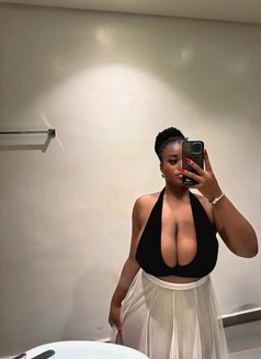 Maya - escort in Dubai Photo 3 of 6