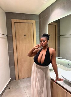 Maya - escort in Dubai Photo 4 of 6