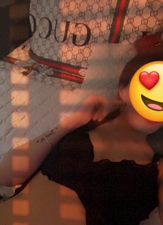 Maya - puta in Muscat Photo 2 of 8