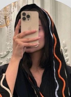 Maya - puta in Muscat Photo 6 of 8