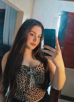 Maya - puta in Abu Dhabi Photo 1 of 2