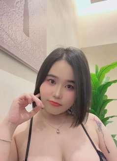 Maya - puta in Al Manama Photo 1 of 10