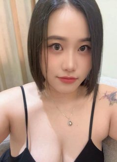 Maya - puta in Al Manama Photo 7 of 10