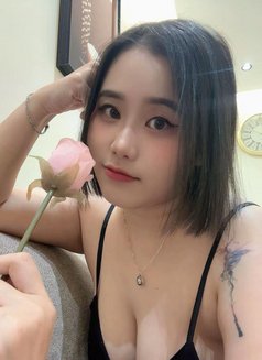 Maya - puta in Al Manama Photo 8 of 10