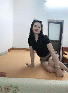 Maya - puta in Dubai Photo 2 of 4