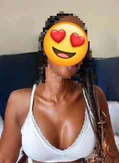 Maya Hot African Babe - puta in Lucknow Photo 3 of 3