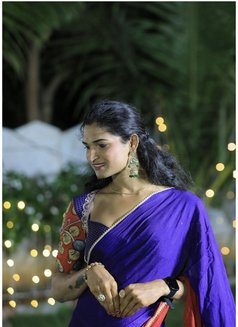Maya Hot Shemale - Acompañantes transexual in Hyderabad Photo 1 of 2