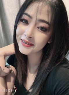 Maya - puta in Al Manama Photo 6 of 7