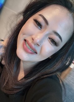 Maya - puta in Al Manama Photo 7 of 7