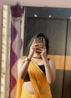 Maya - puta in Chennai Photo 4 of 6