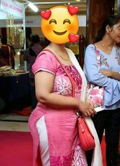 Maya - escort in Kochi Photo 1 of 1