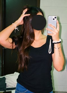 Maya - escort in New Delhi Photo 1 of 5