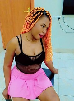 Maya Julie - puta in Dubai Photo 3 of 3