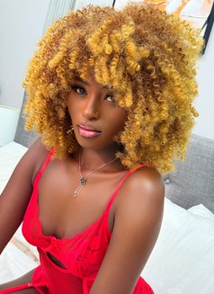 Maya - puta in Dubai Photo 2 of 5