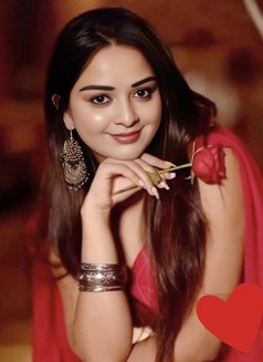 Maya Khanna Riyal Meet - puta in Mumbai Photo 2 of 2