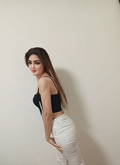 Maya - escort in Beirut Photo 4 of 5