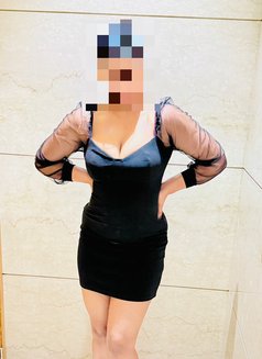 Maya Mehrotra - escort in New Delhi Photo 2 of 4