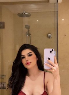 Maya - puta in Abu Dhabi Photo 1 of 5