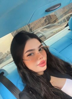 Maya - puta in Abu Dhabi Photo 4 of 5