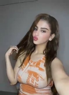 Maya - puta in Dubai Photo 2 of 6