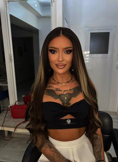 Maya - escort in Vienna Photo 4 of 5