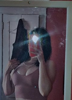 Maya Sharma - escort in New Delhi Photo 1 of 5