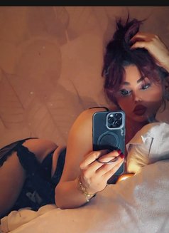 Maya Shemaile - Transsexual dominatrix in İstanbul Photo 4 of 5