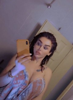 Maya Shemaile - Transsexual escort in İstanbul Photo 6 of 9