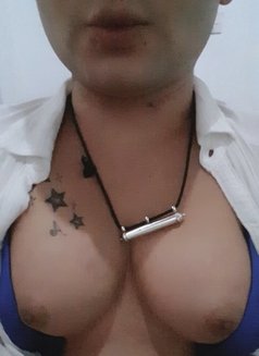 Maya - Transsexual escort in Colombo Photo 11 of 15