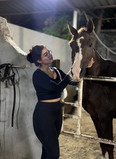 Maya - puta in Dubai Photo 4 of 8