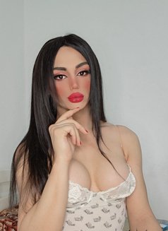 Maya - Transsexual escort in Beirut Photo 5 of 17
