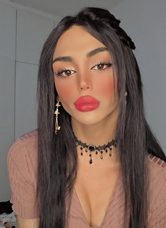 Maya - Transsexual escort in Beirut Photo 7 of 17