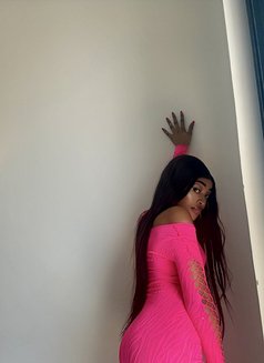 Rina - escort in Dubai Photo 1 of 5