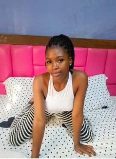 Maya - escort in Muscat Photo 4 of 5