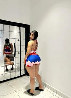 Maya - puta in Muscat Photo 3 of 7