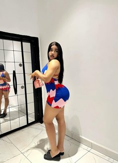 Maya - puta in Muscat Photo 5 of 7