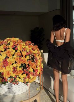 Maya - puta in Dubai Photo 4 of 5