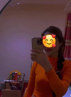 Maya - escort in Muscat Photo 2 of 6