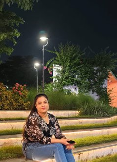Maya Verma - puta in Ahmedabad Photo 2 of 4