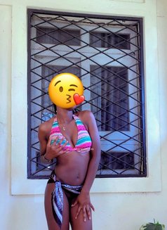 petite for outcalls and online too - escort in Nairobi Photo 3 of 3