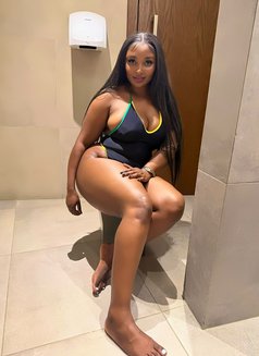 Mayah - escort in Paris Photo 2 of 6