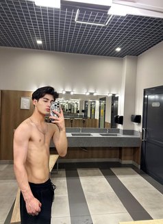 Maykl - Male escort in İstanbul Photo 3 of 7