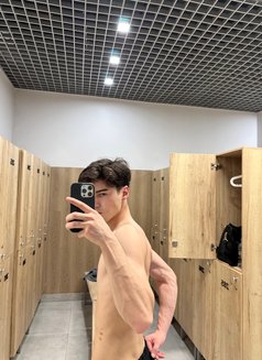 Maykl - Male escort in İstanbul Photo 5 of 7