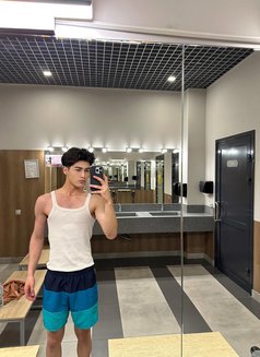 Maykl - Male escort in İstanbul Photo 6 of 7