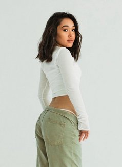 Maylin - escort in Dubai Photo 3 of 11