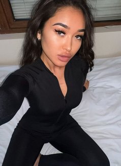 Maylin - escort in Dubai Photo 7 of 11