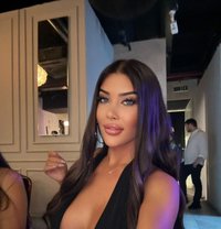 Mayra Roy - puta in Maldives
