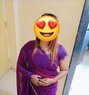 Mayuri - puta in Pune Photo 1 of 6