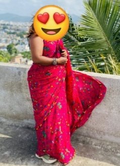 Mayuri - puta in Pune Photo 3 of 4