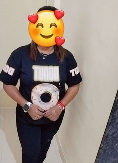 Mayuri - puta in Pune Photo 1 of 6